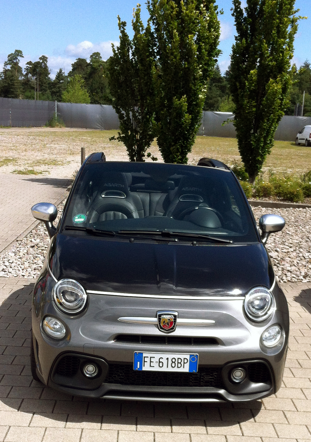 Auch die aktuellen Modelle, weitgehend auf Fiat-500-Basis, geben sich sportlich, ...