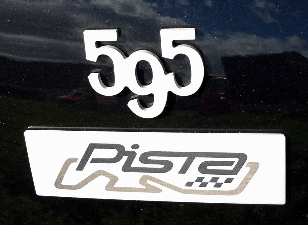 Heute fahren die kleinen Abarth-Kraftpakete mit Namen wie 595 Pista vor.