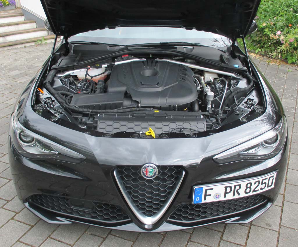 Alfa Romeo Giulia: Blick unter die Haube auf den 2,2-Liter-Selbstzünder.