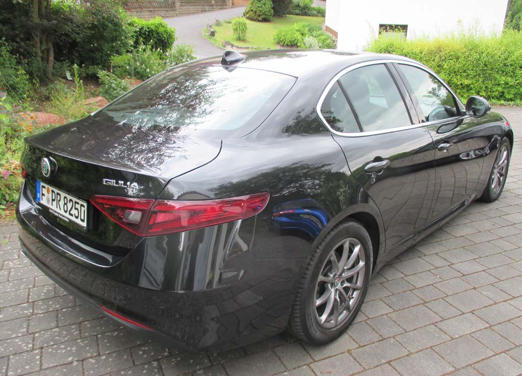 Alfa Romeo Giulia: Heck-/Seitenansicht.
