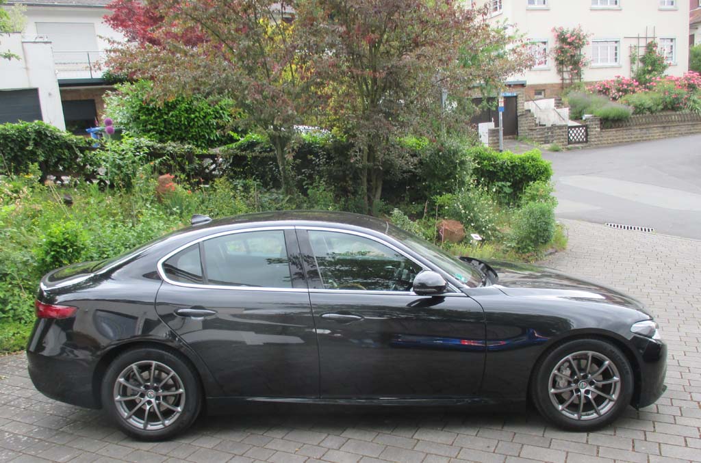 Alfa Romeo Giulia: Und so sieht die Sportlimousine von der Seite aus.