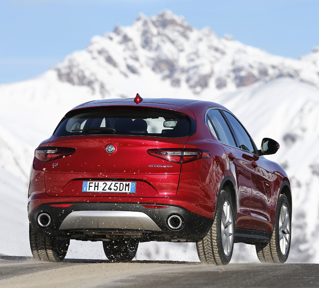 Alfa Romeo Stelvio: Heck-/Seitenansicht des fünftürigen Fünfsitzers. 