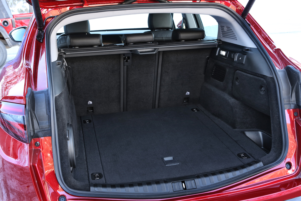 Alfa Romeo Stelvio: Das Gepäckabteil fasst erweiterbare 525 Liter.
