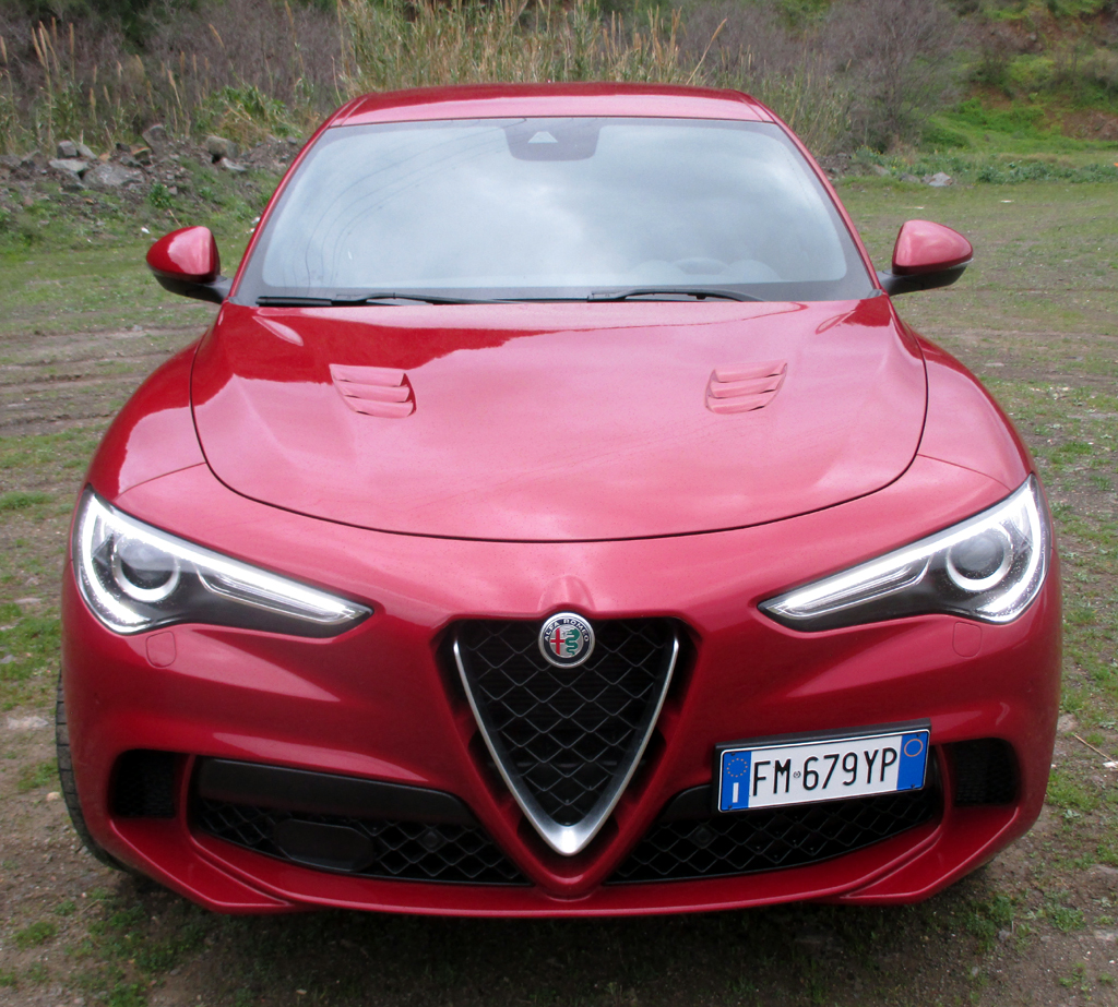 Alfa Romeo Stelvio Quadrifoglio: Blick auf die Frontpartie. Fotos: Koch