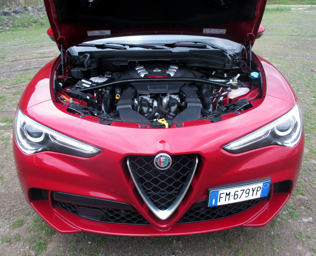 Alfa Romeo Stelvio Quadrifoglio: Blick auf den 2,9-Liter-Sechszylinder-Biturbo mit 510 PS.