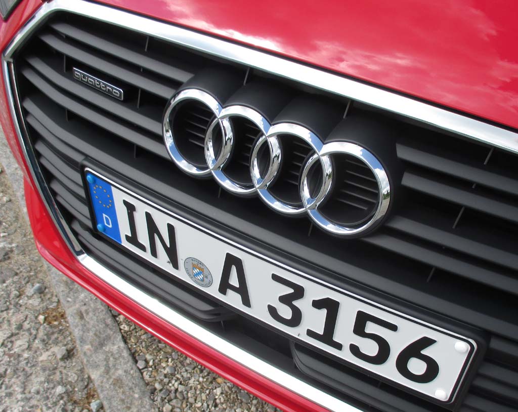 Audi A3: Vorn sitzen die vier Markenringe im breiteren Kühlergrill. 
