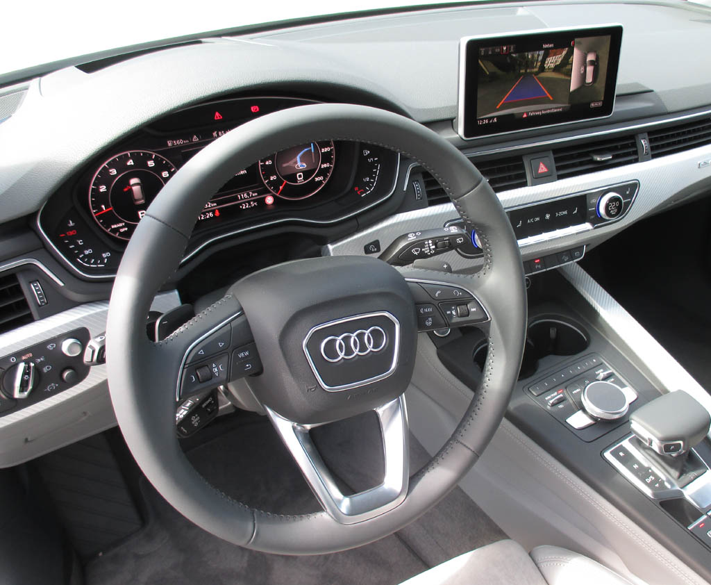 Audi A4 Allroad Quattro: Blick ins sportlich-funktionelle Cockpit.