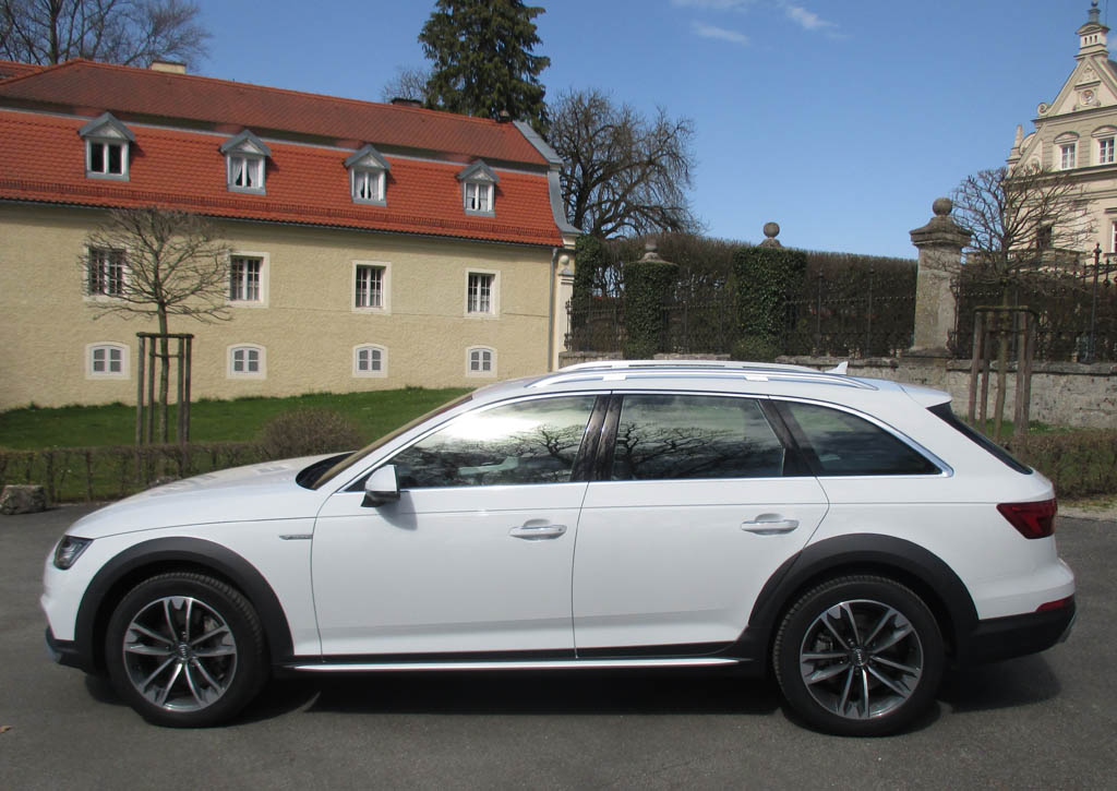 Audi A4 Allroad Quattro: So sieht der Geländekombi von der Seite aus.