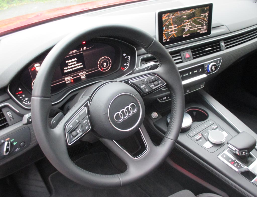 Audi A4: Blick ins recht übersichtlich gestaltete Cocjpit.