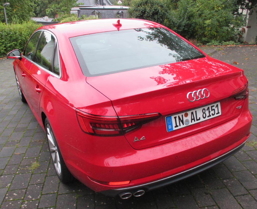 Audi A4: Heck-/Seitenansicht.