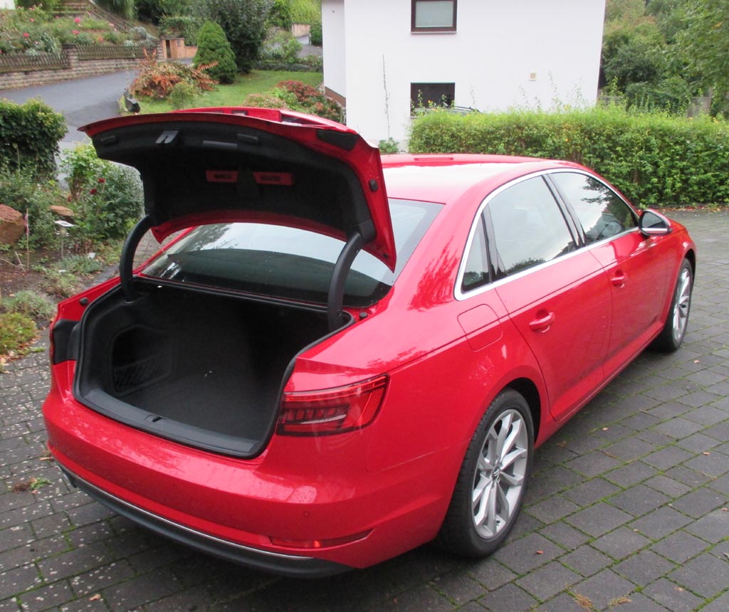 Audi A4: Das Gepäckabteil fasst 480 Liter. 