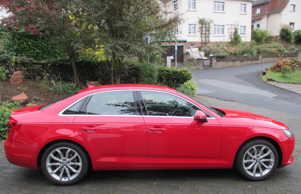 Audi A4: Und so sieht die Stufenhecklimousine von der Seite aus.