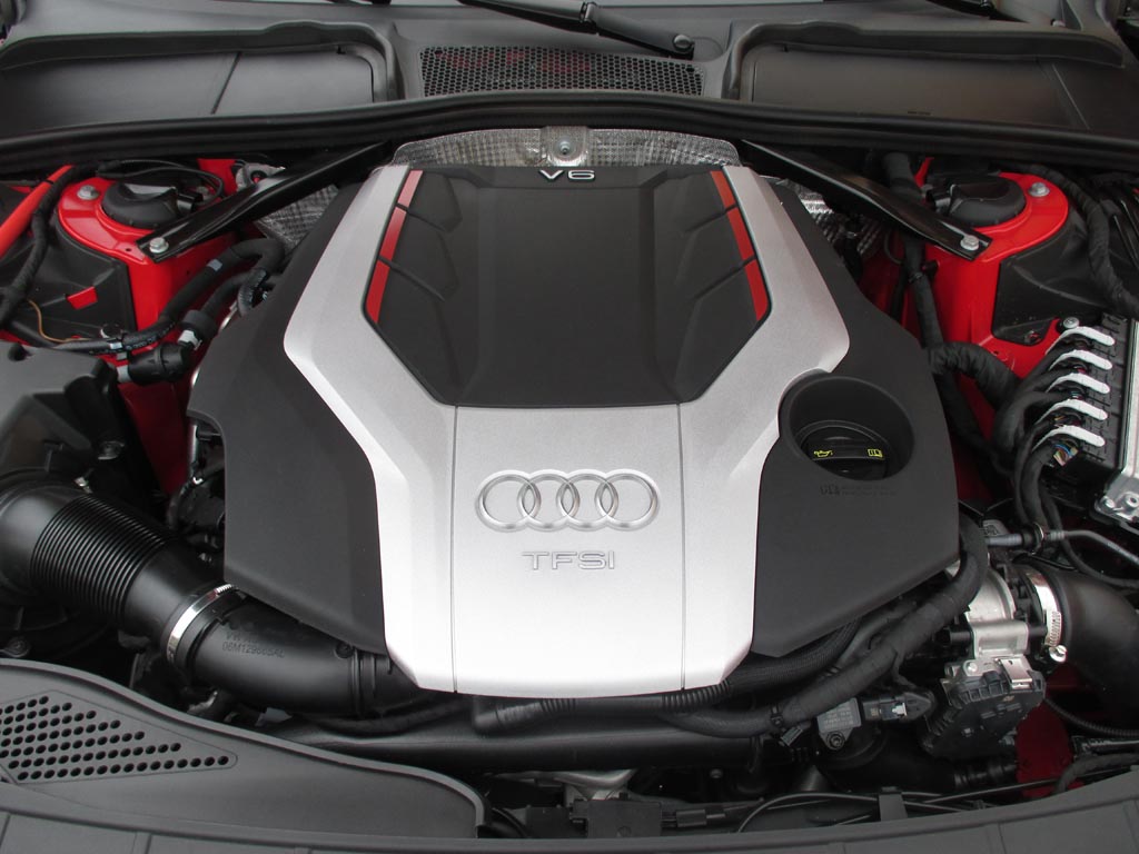 Audi S5 Cabrio: Blick auf den 3,0-Liter-Sechszylinder-Turbobenziner mit 354 PS.