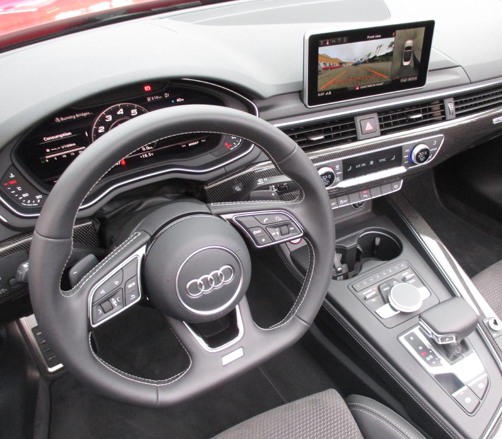 Audi S5 Cabrio: Blick ins Cockpit mit dem großen Farbmonitor.