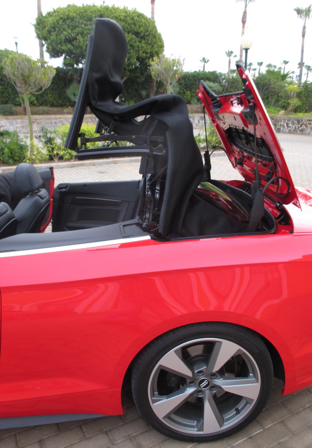 Audi S5 Cabrio: Das Dach öffnet und schließt jetzt auch per Tipp-Komfortfunktion.