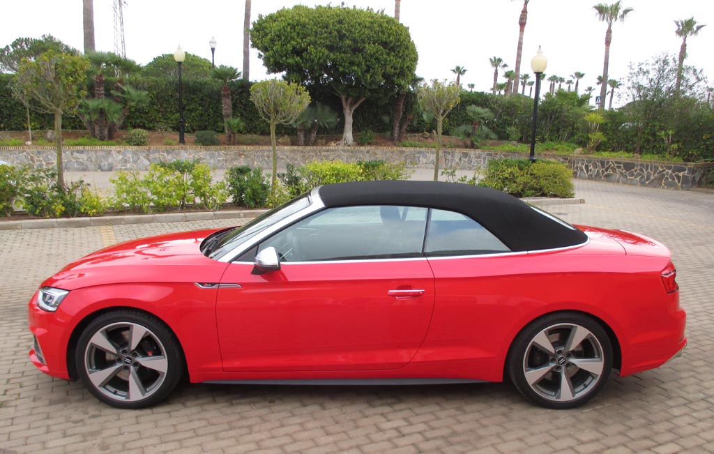 Audi S5 Cabrio: Und so sieht der Viersitzer mit geschlossenem Verdeck von der Seite aus.