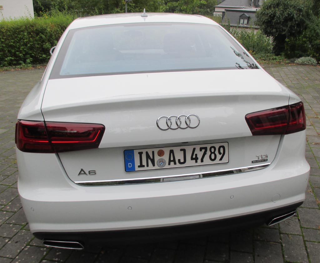 Audi A6: Blick auf die Heckpartie.