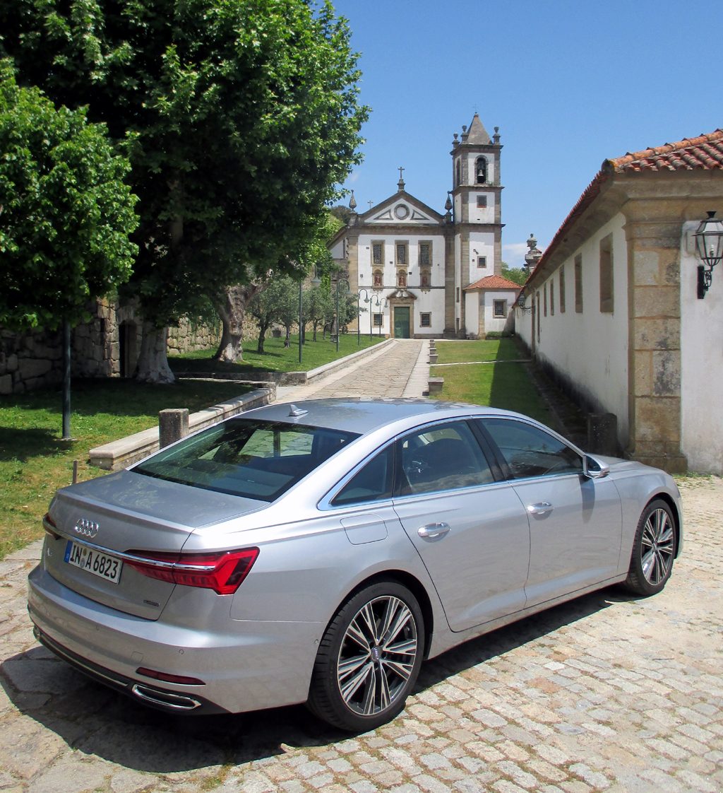 Audi A6: Heck-/Seitenansicht.