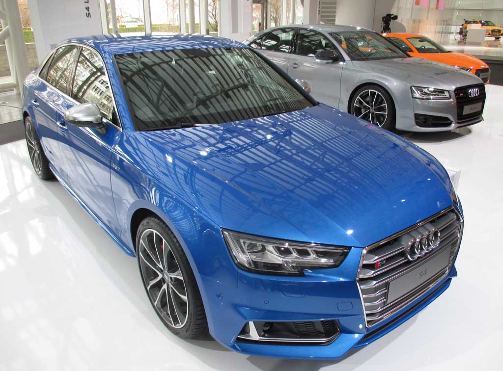 Neu bei Audi 2016: S4, hier als Limousine.