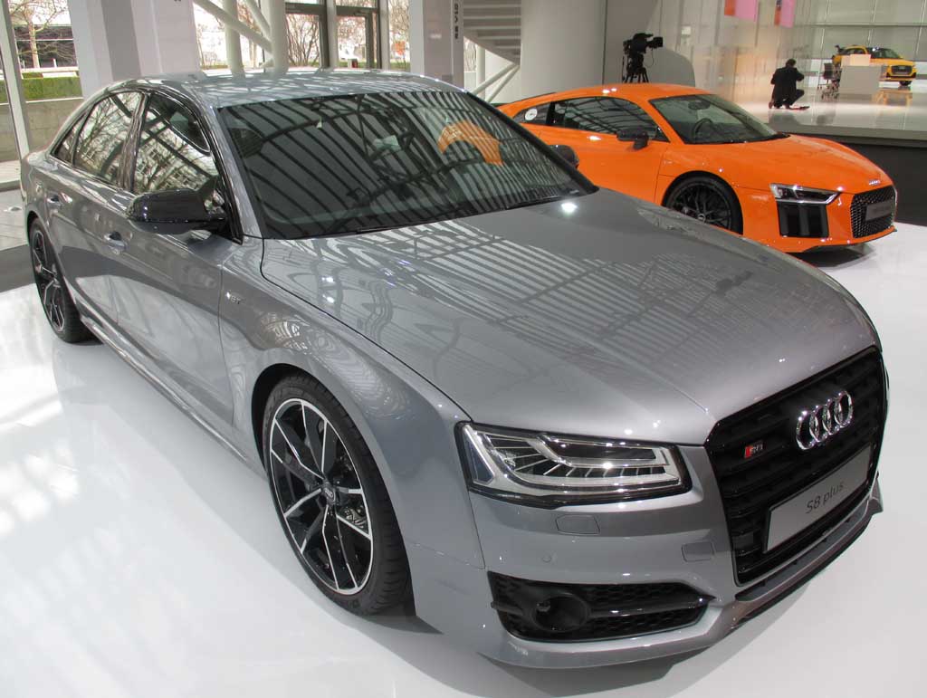Neu bei Audi 2016: Sportliche Luxuslimousine S8 plus.