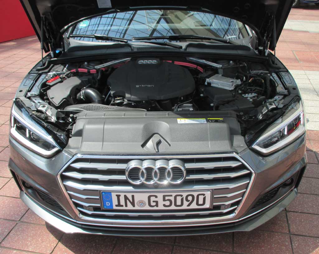 Audi A5 Sportback g-tron: Blick unter die Haube auf den 2,0-Liter-Turbobenziner mit 170 PS.