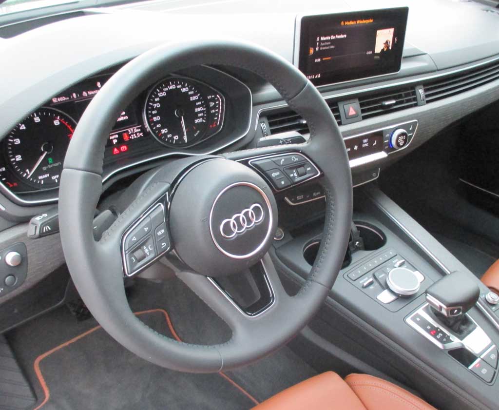 Audi A5 Sportback g-tron: Blick ins gewohnt sportlich-funktionelle Cockpit.