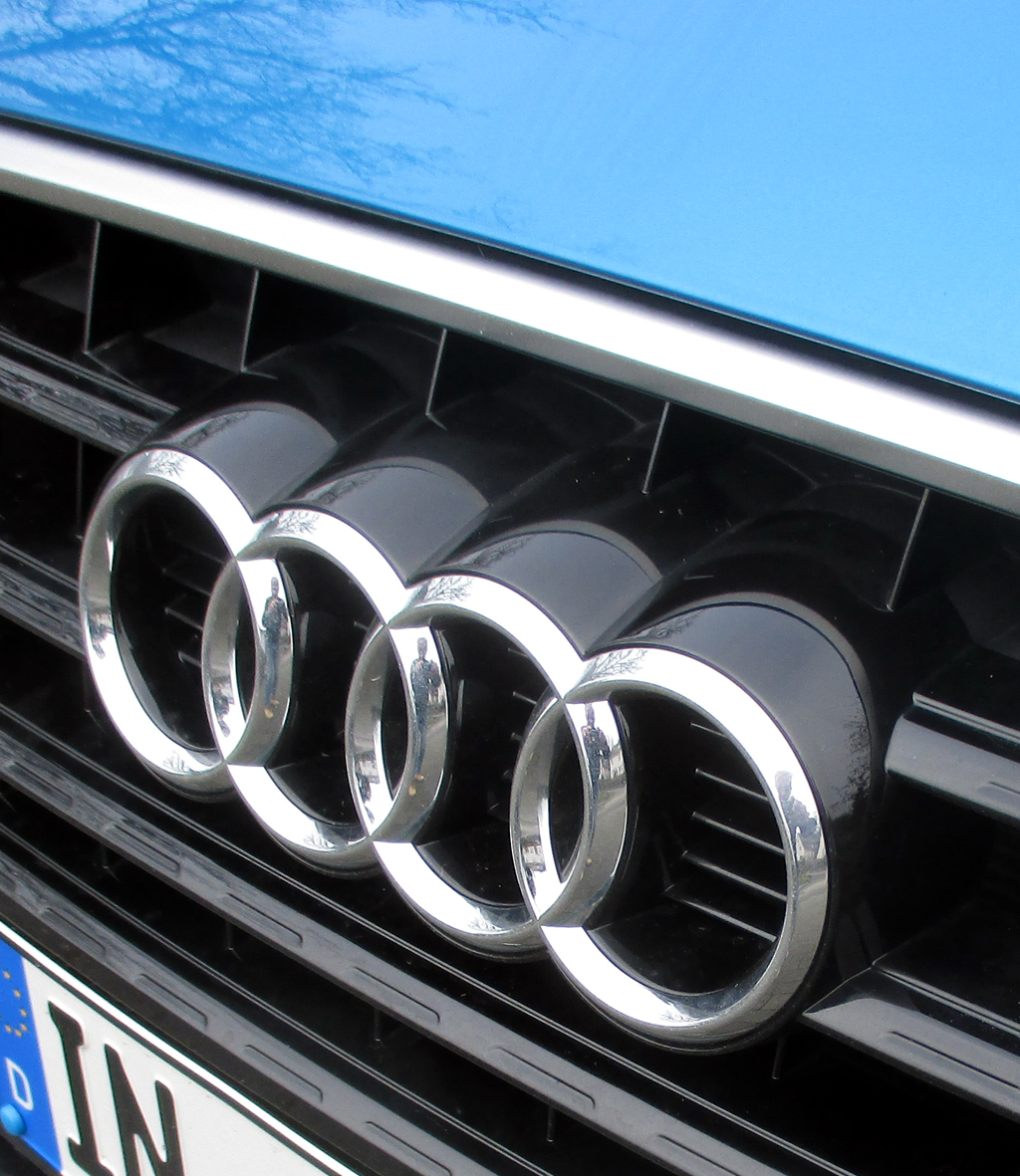Audi Q3: Die vier Markenringe sitzen vorn im Kühlergrill.