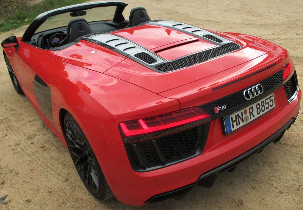 Audi R8 Spyder: Heck-/Seitenansicht.
