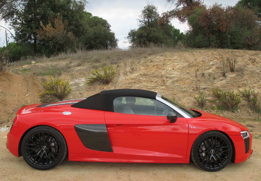 Audi R8 Spyder: Und so sieht er mit geschlossenem Verdeck von der Seite aus.