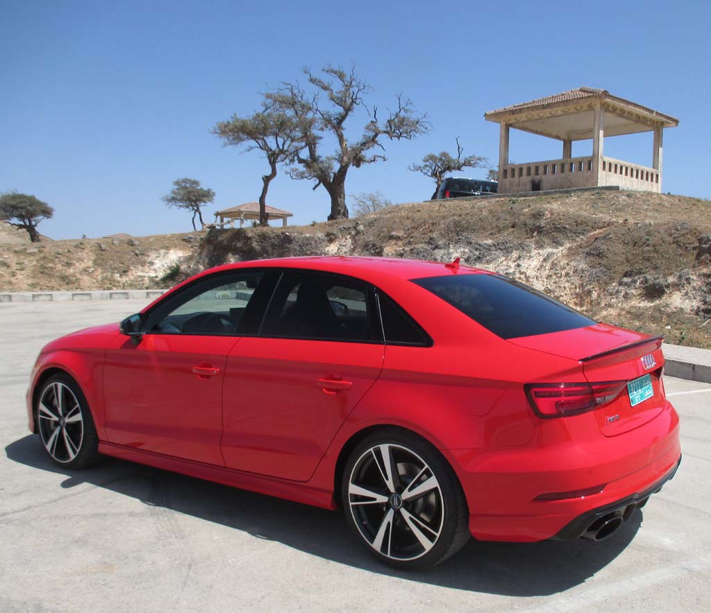 Audi RS3: Heck-/Seitenansicht.
