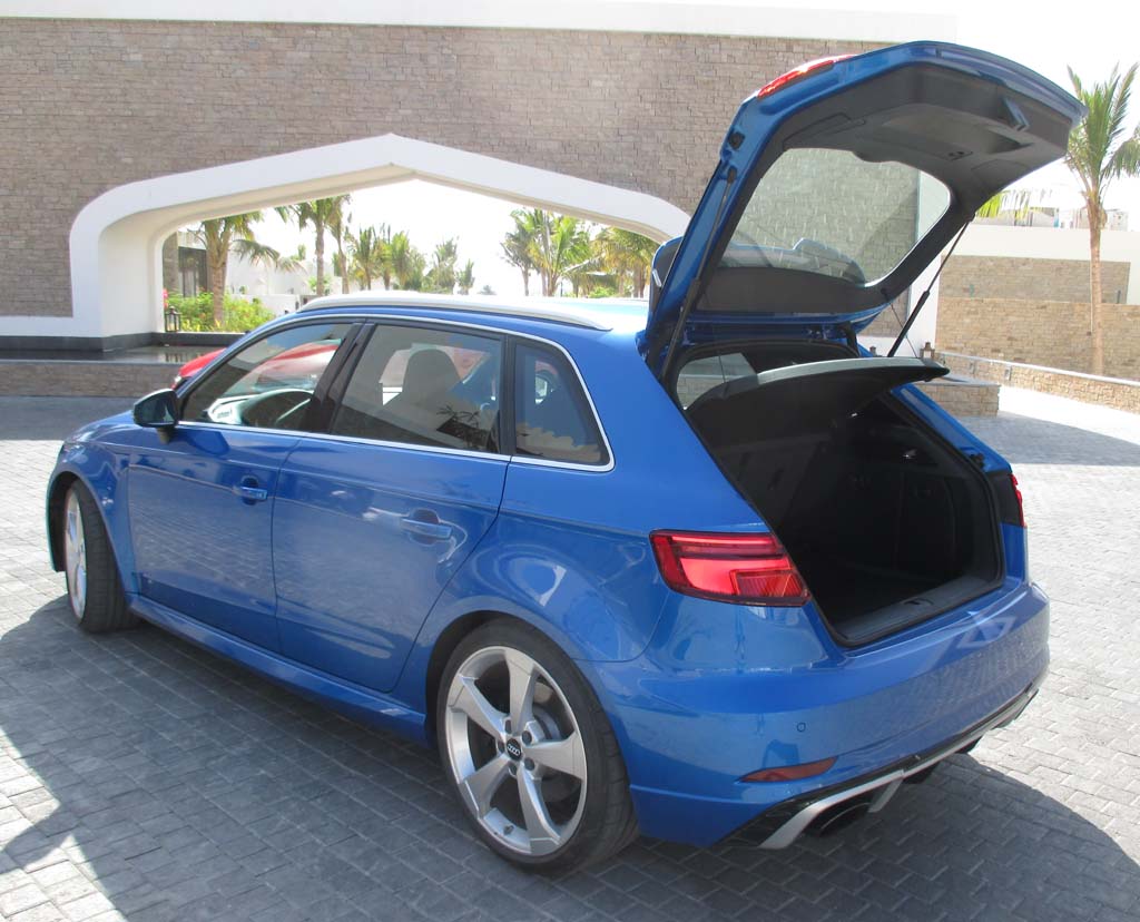 Audi RS3: Das Gepäckabteil des nutzwertigeren Sportback fasst 335 bis 1175 Liter. 