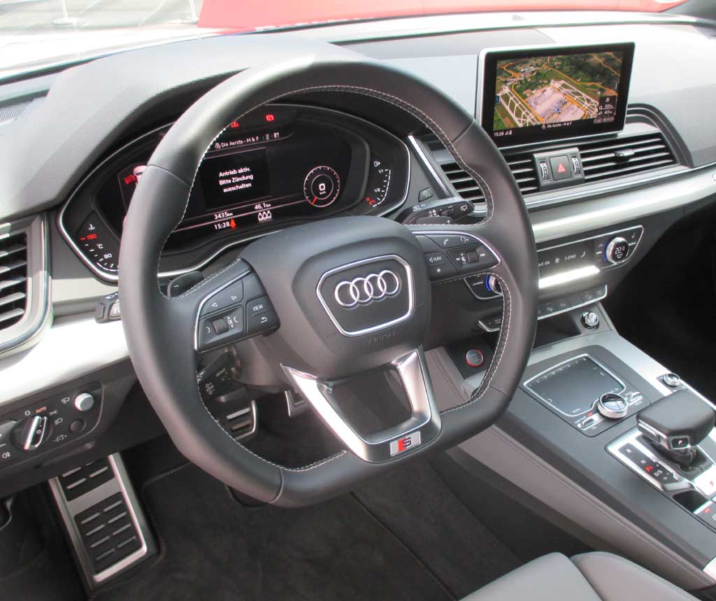 Audi SQ5: Im Cockpit geht es gewohnt sportlich-funktionell zu.