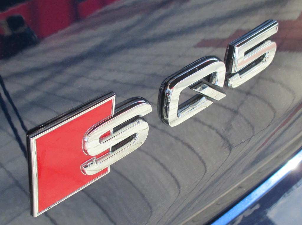 Audi SQ5: Blick auf die Modellkennung am Heck.