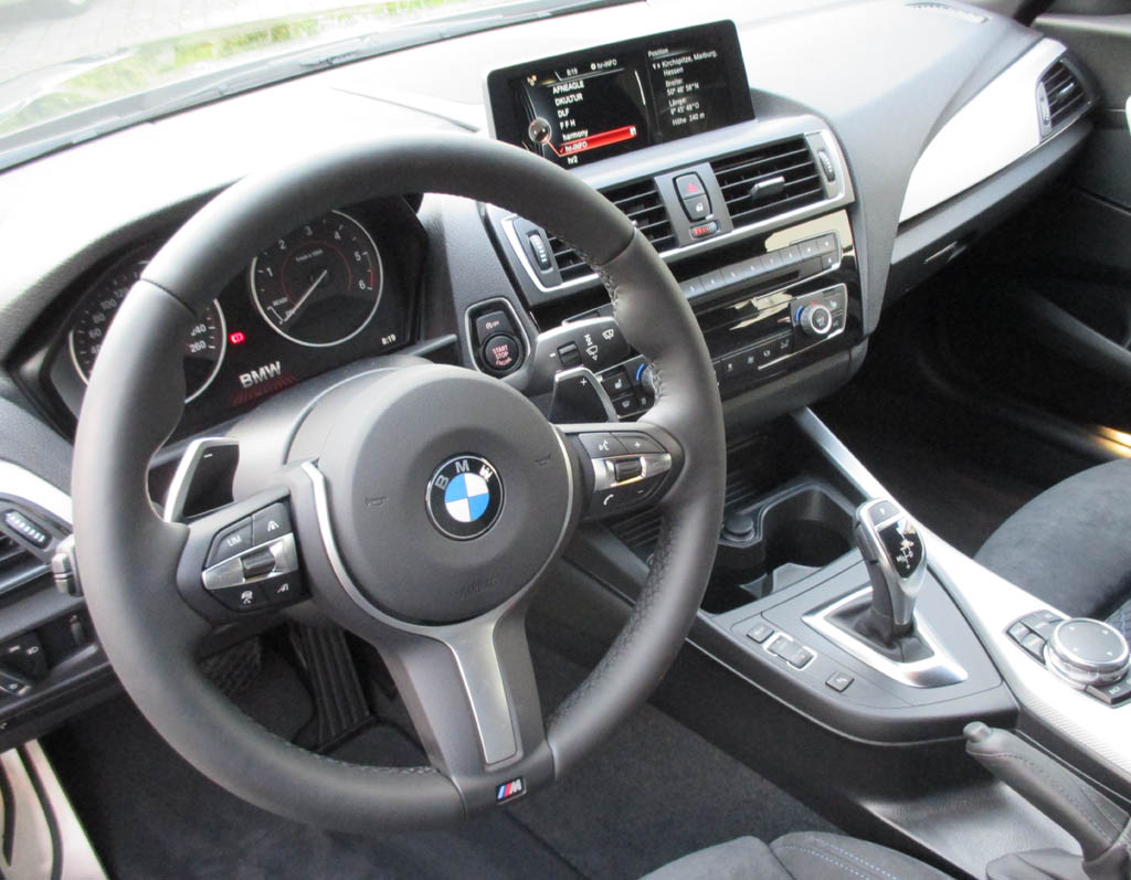 BMW 120d: Blick ins sportlich-funktionelle Cockpit.