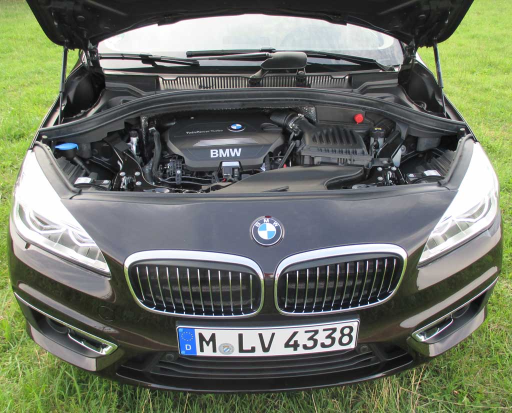 BMW 2er Active Tourer: Blick unter die Haube auf den 2,0-Liter-Selbstzünder.