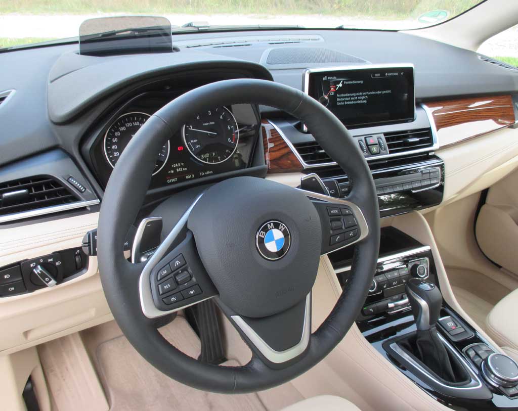 BMW 2er Active Tourer: Blick ins sportlich-funktionelle Cockpit.
