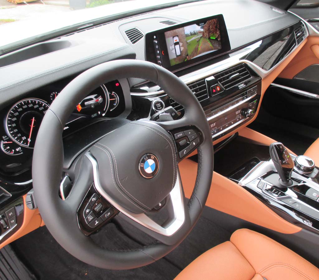 BMW 5er-Touring: Im noblen Cockpit geht es sportlich-funktionell zu. 