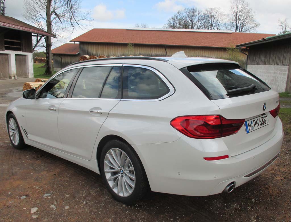BMW 5er-Touring: Heck-/Seitenansicht.