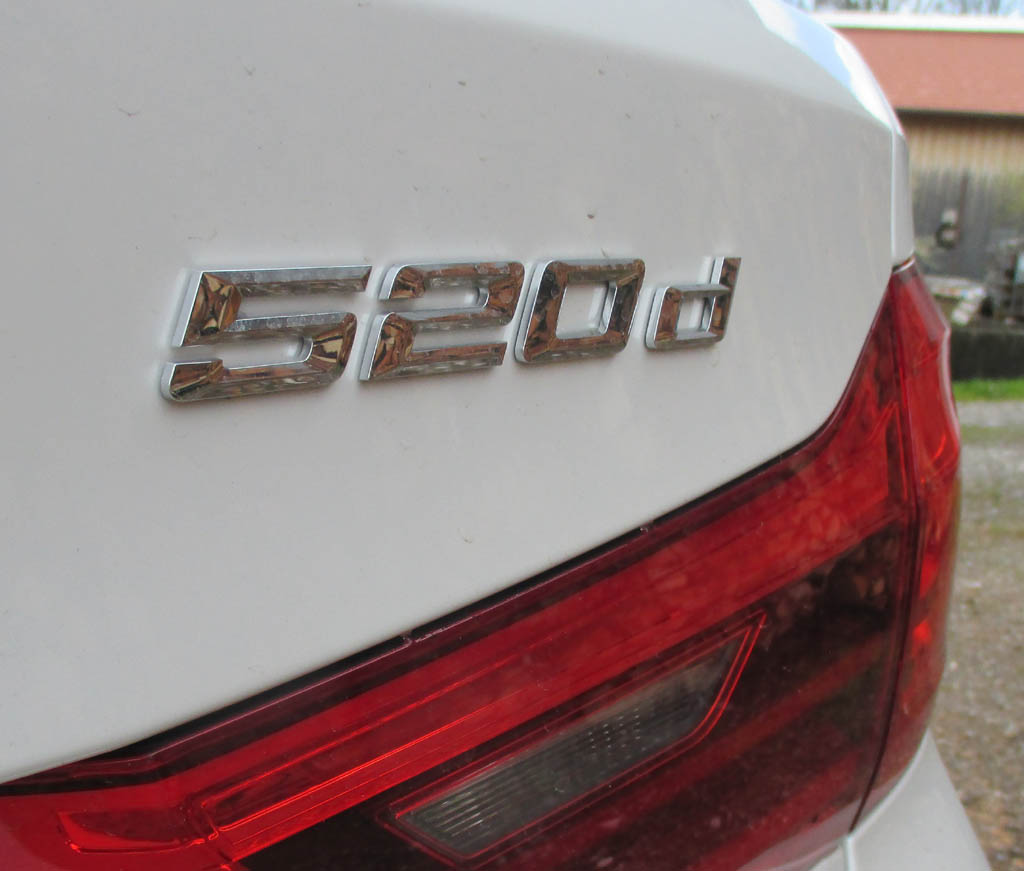 BMW 5er-Touring: Moderne Leuchteinheit hinten mit Modellkennung,