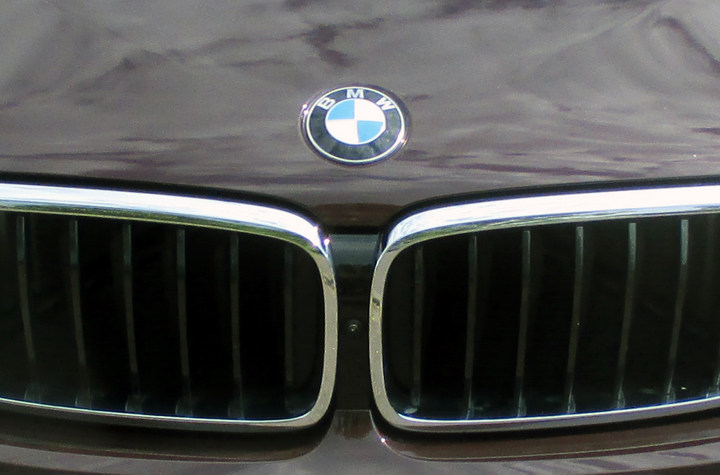 BMW 6er GT: Das Markenlogo sitzt vorn in der Motorhaube über der Doppelniere.