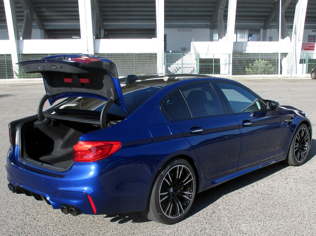BMW M5: Das Gepäckabteil fasst 530 Liter.