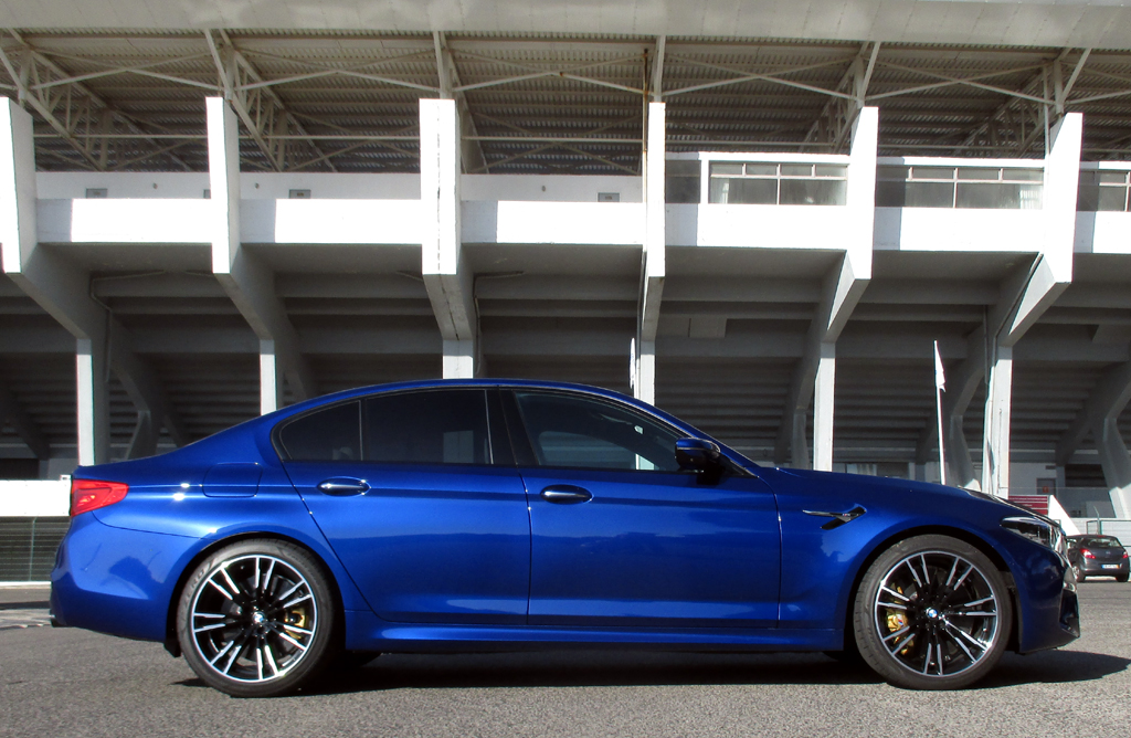 BMW M5: Und so sieht die Hochleistungs-Limousine von der Seite aus.