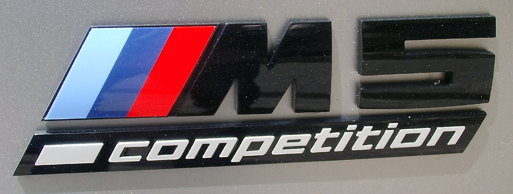 BMW M5 Competition: Modellkennung am Heck.