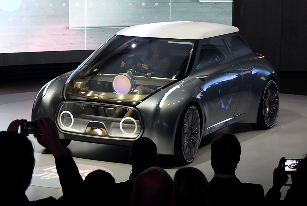 Der Mini Vision Next 100 steht für individualisierte, stets verfügbare urbane Mobilität. 