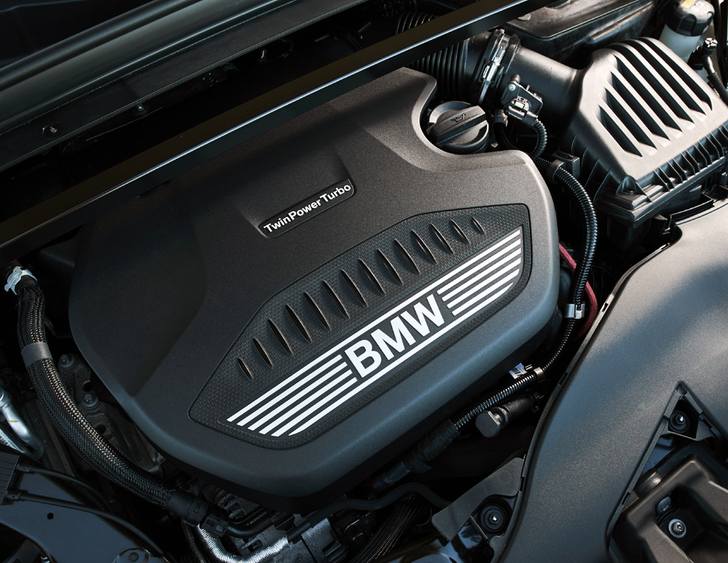 BMW X2: Blick unter die Haube, hier beim Allraddiesel xDrive25d mit 231 PS. 