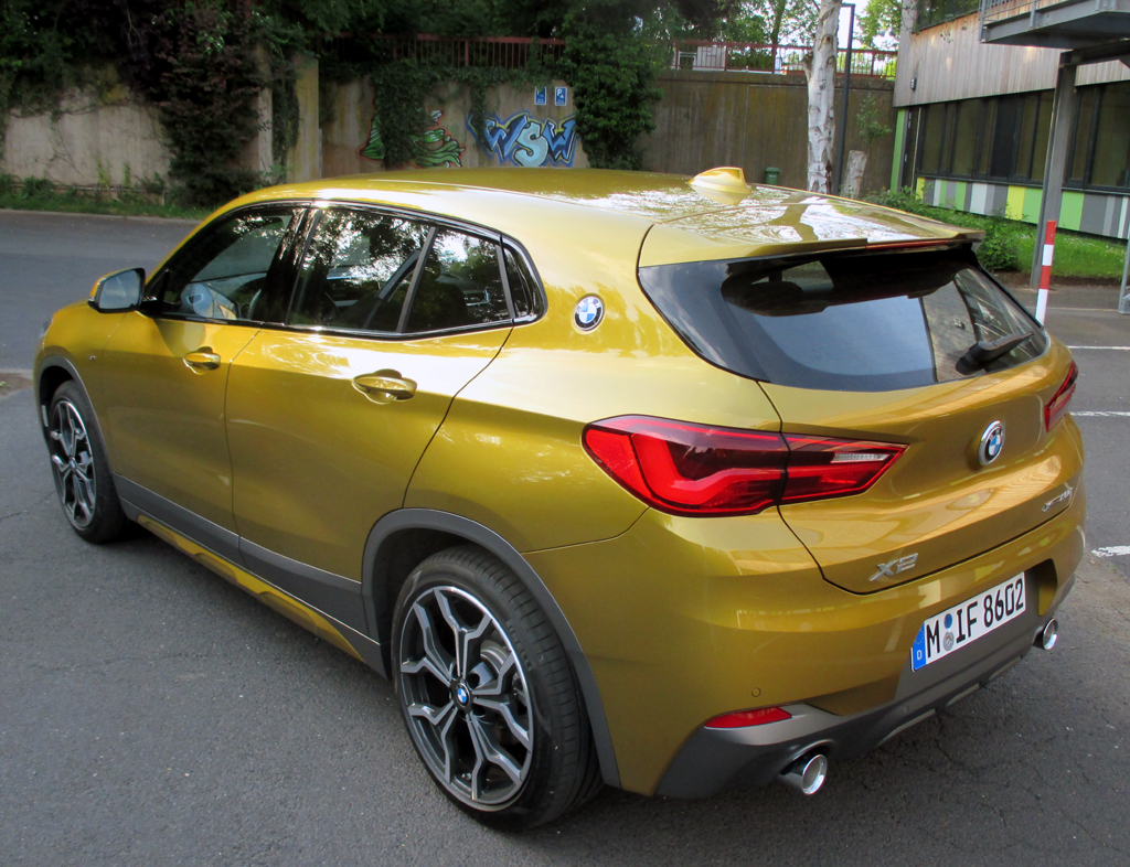 BMW X2: Heck-/Seitenansicht.