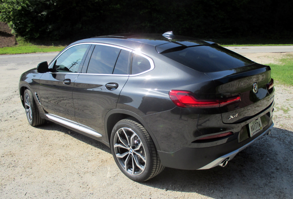 BMW X4: Heck-/Seitenansicht.