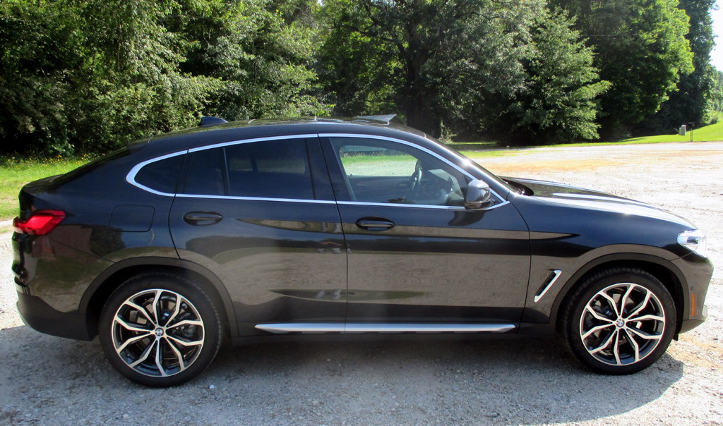 BMW X4: Und so sieht der fünftürige Fünfsitzer von der Seite aus.