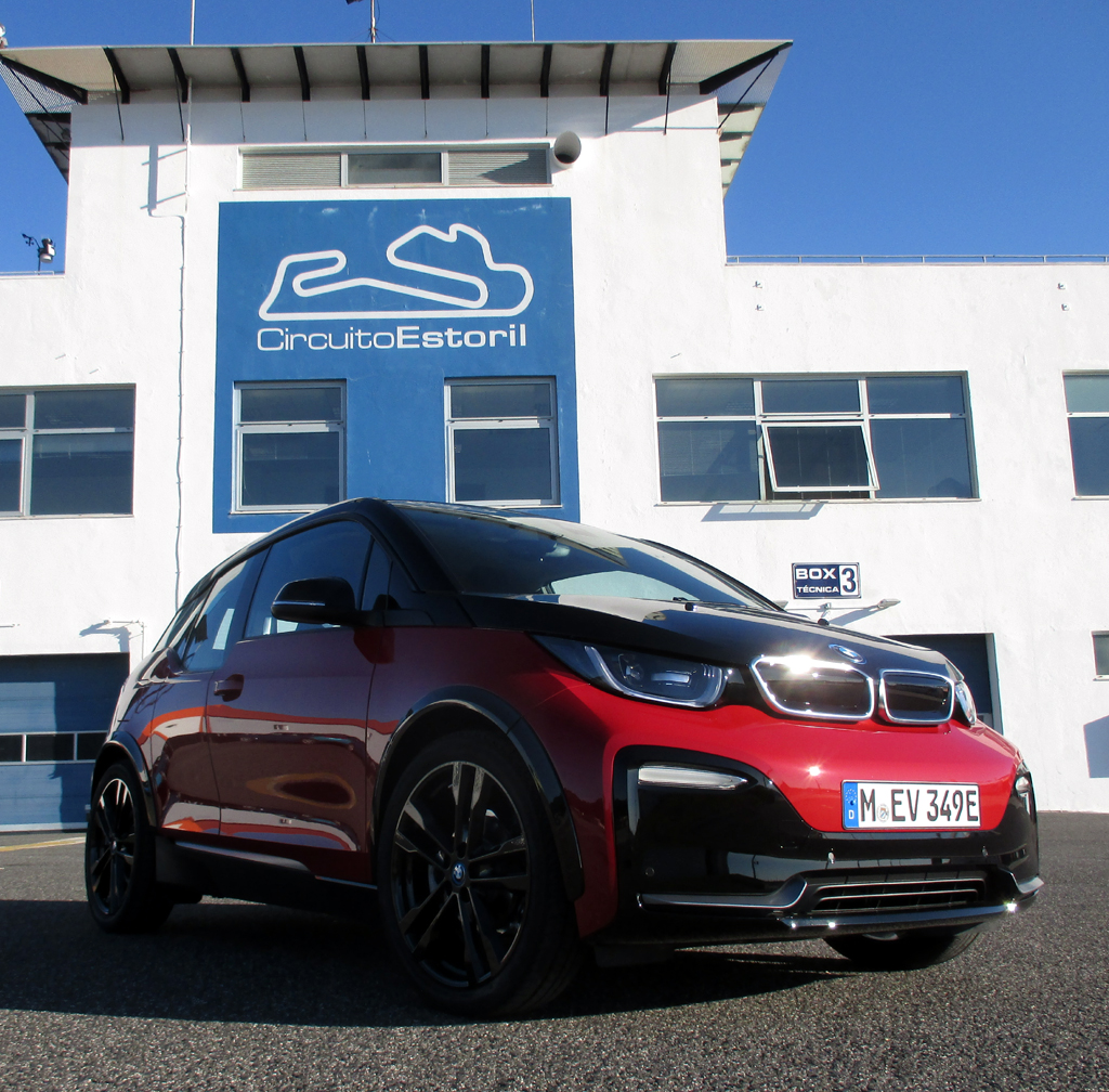 BMW i3s: Die zweite Modellvariante sieht schon von außen sportlicher aus. Fotos: Koch