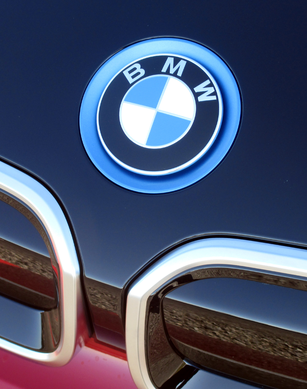 BMW i3s: Das Markenlogo sitzt vorn auf der Motorhaube.